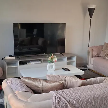 Large And Superb Near Paris Apartment